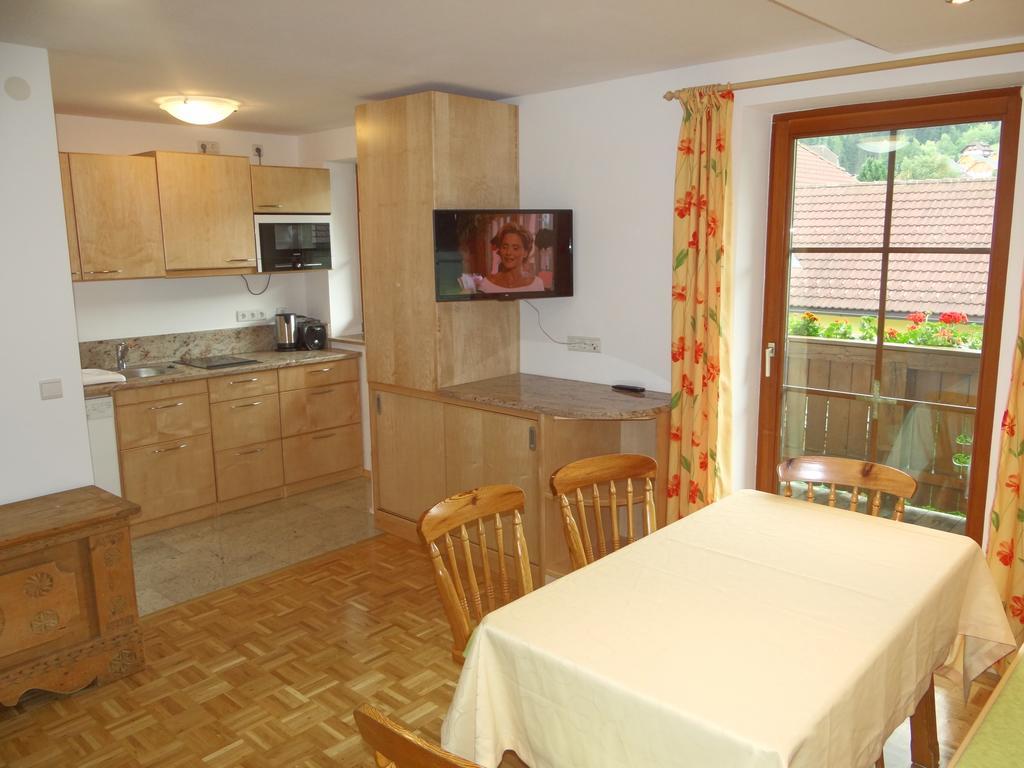 Appartement Haus Edelweiss à Sankt Margarethen im Lungau Chambre photo