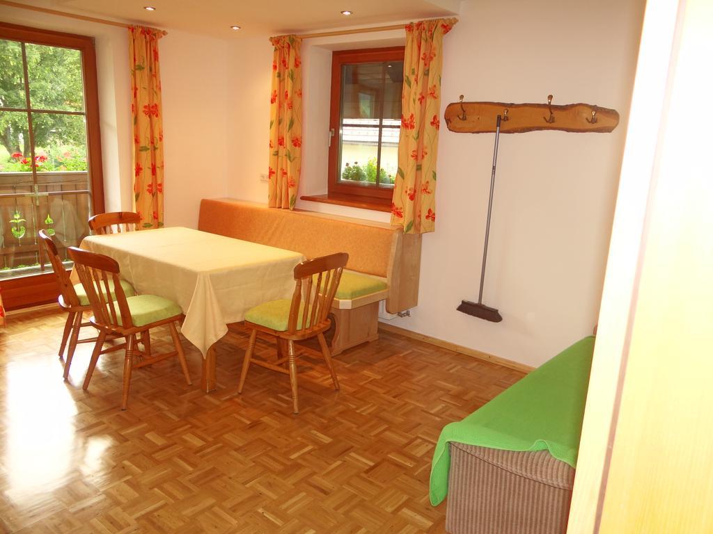 Appartement Haus Edelweiss à Sankt Margarethen im Lungau Chambre photo