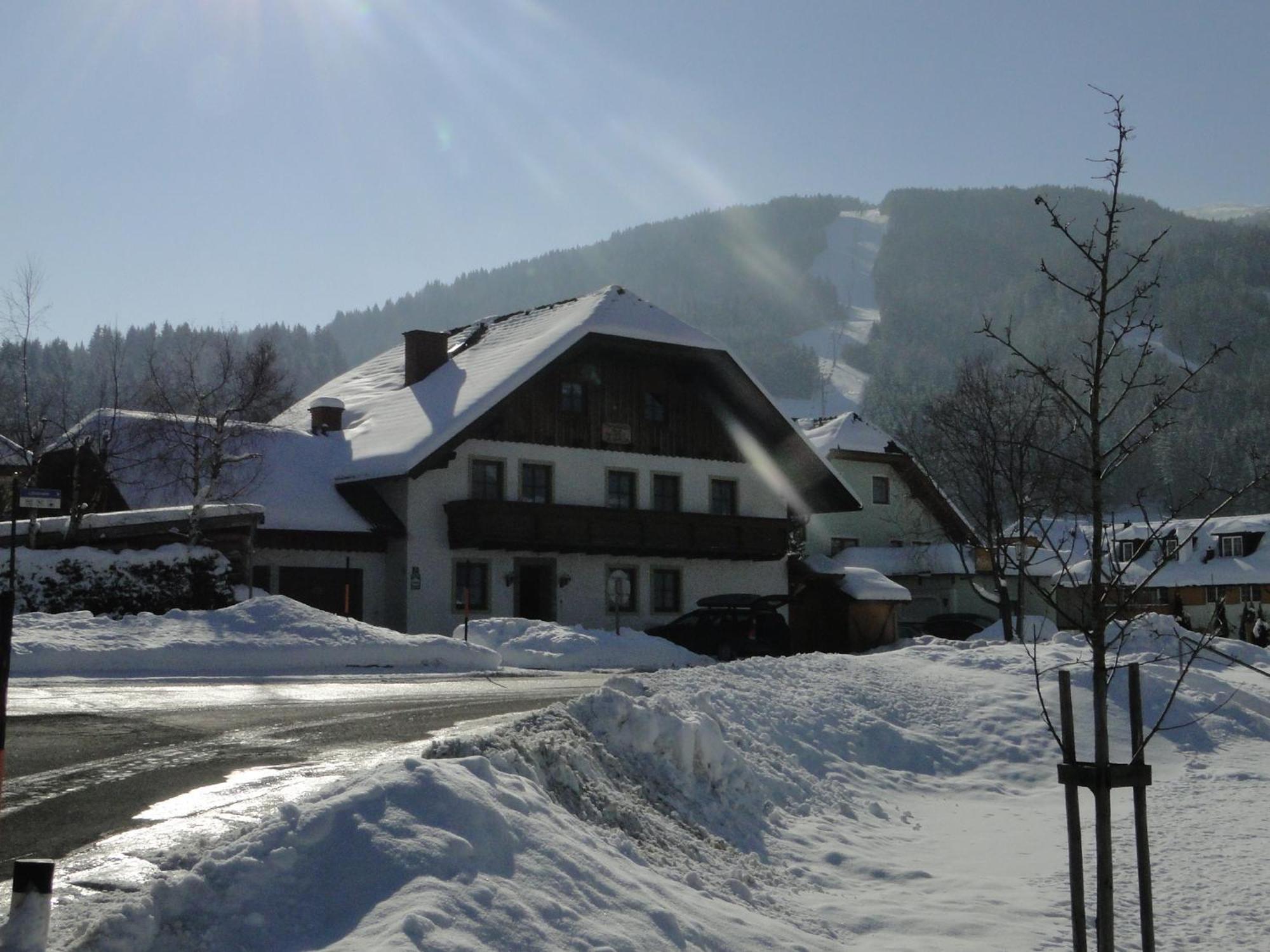 Appartement Haus Edelweiss à Sankt Margarethen im Lungau Extérieur photo