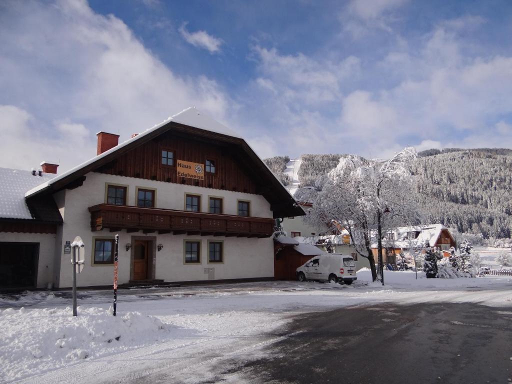 Appartement Haus Edelweiss à Sankt Margarethen im Lungau Extérieur photo